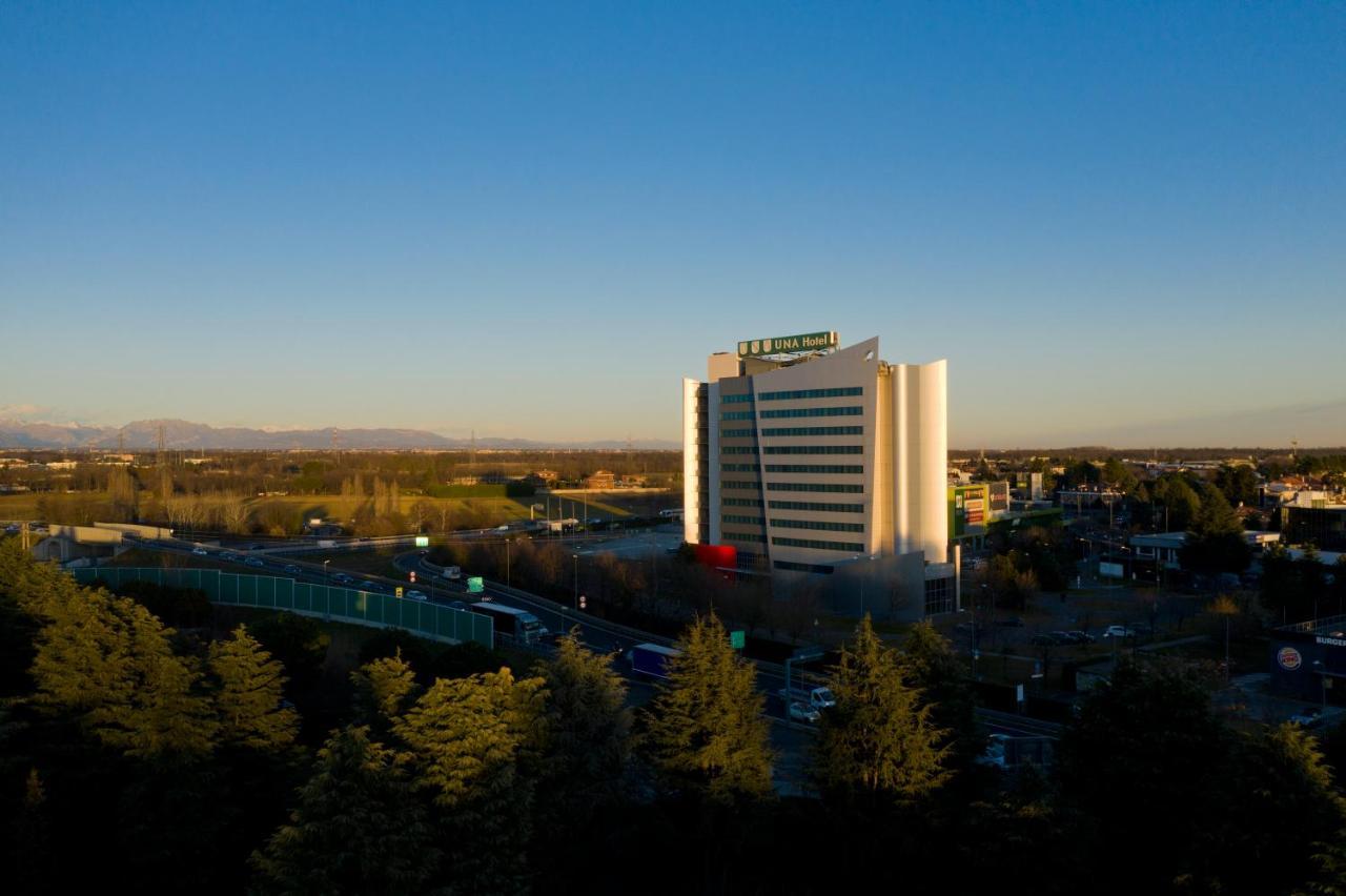 Unahotels Malpensa Cerro Lago Maggiore Buitenkant foto